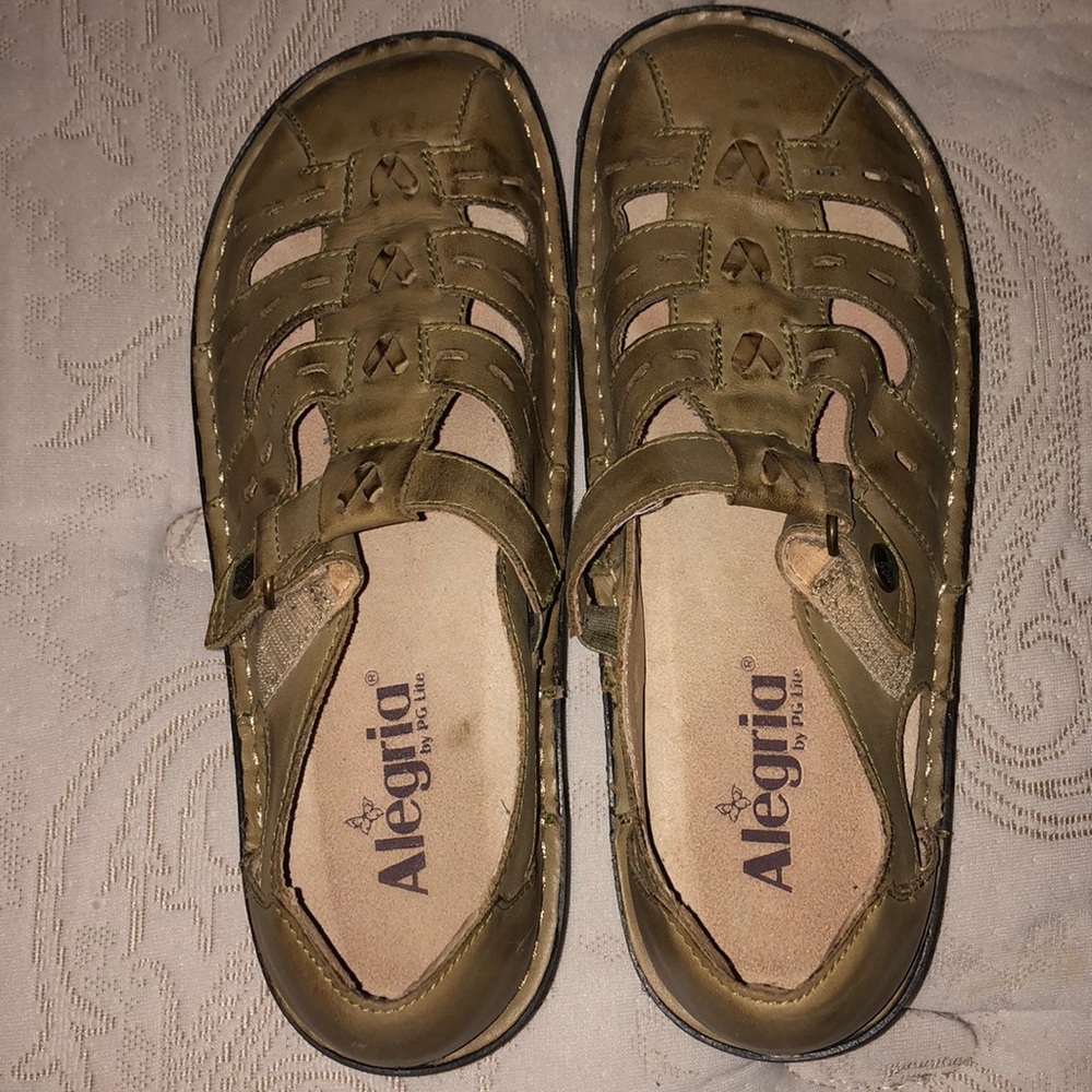 Closed toe sandals